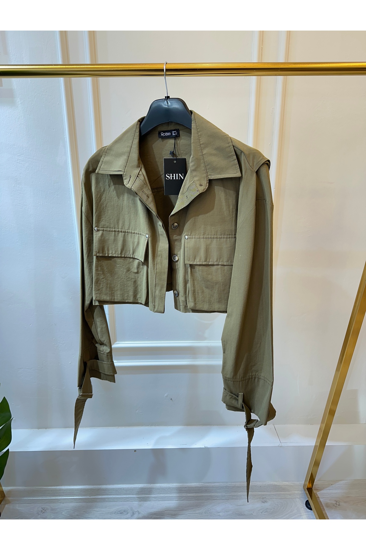 Minimal Crop Trenç – Modern Kesim Haki Ceket - Görsel 3