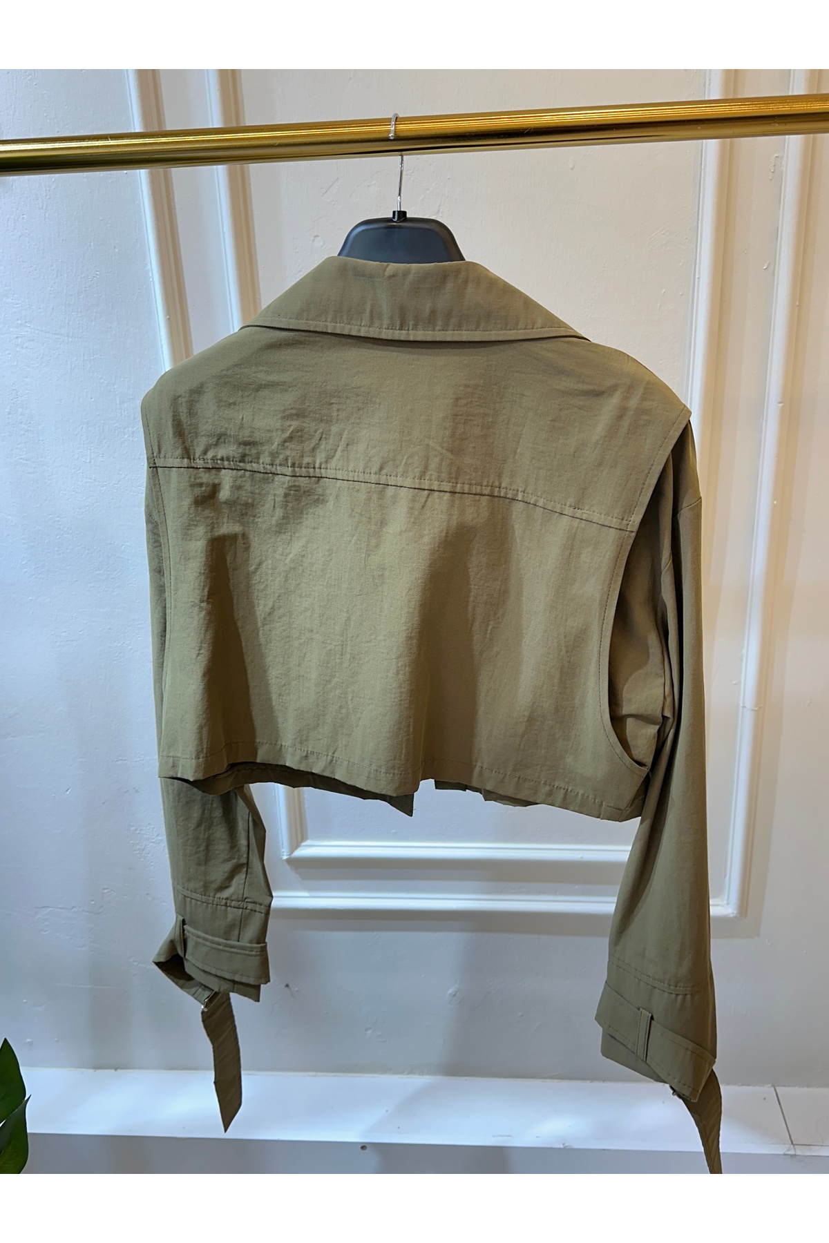 Minimal Crop Trenç – Modern Kesim Haki Ceket - Görsel 4