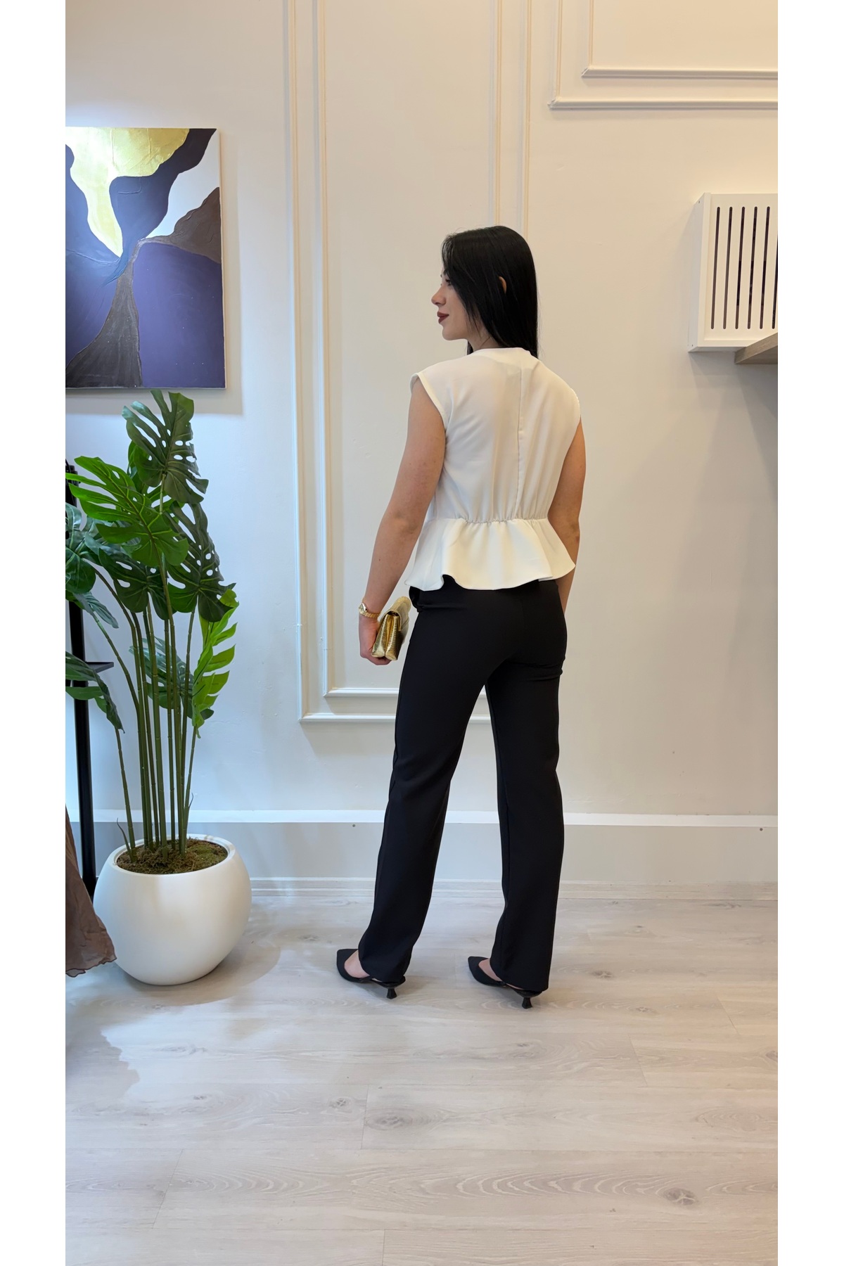 Beyaz Drapeli Gold Düğme Detaylı Bluz - Görsel 3